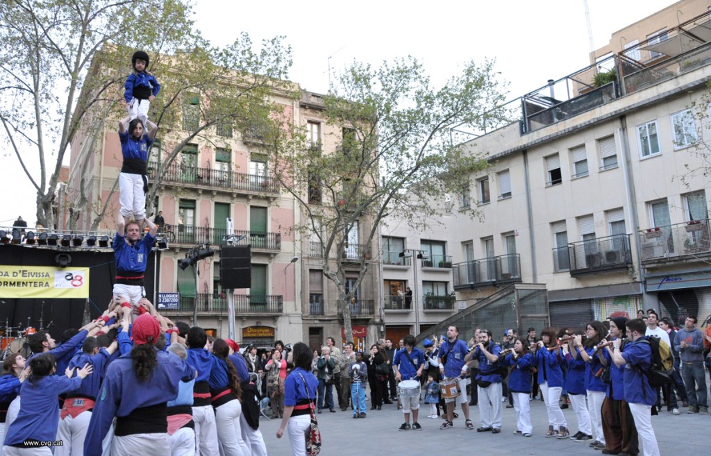 Trobada de Formentera i Eivissa a Gràcia: grallers i tabalers a la Pl del Diamant (10/04/2010).Foto realitzada per Montse Torres.