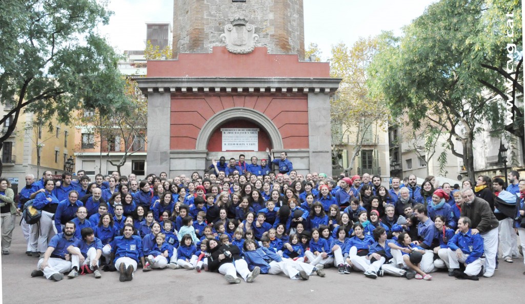 XIVa Diada CVG: els Castellers de la Vial de Gràcia (21/11/10). Foto realitzada per Montse Torres.
